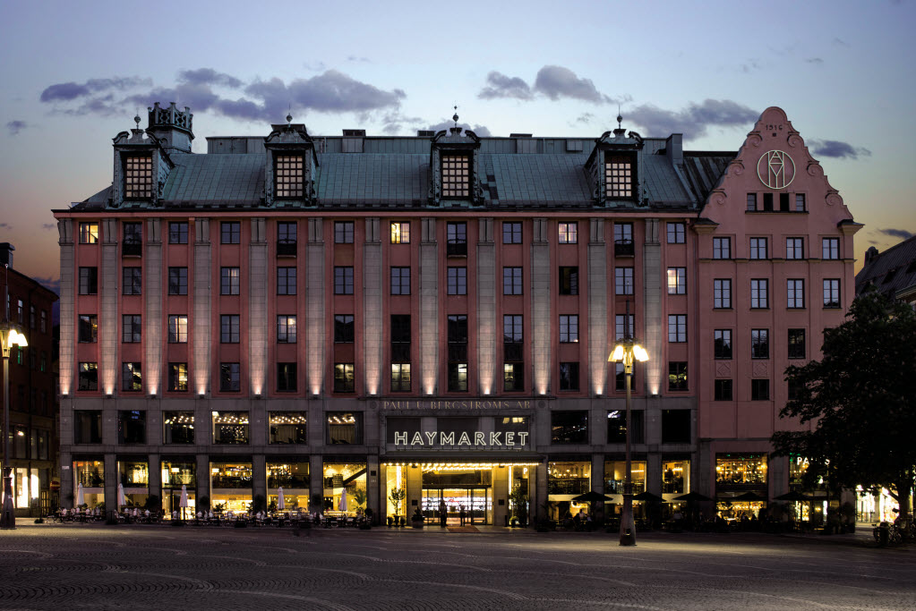 Kuvaoikeudet:: 25AH
Facade by night